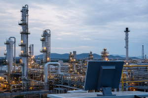 Kako umetna inteligenca spreminja upravljanje obratov v industriji nafte in plina Kako umetna inteligenca spreminja upravljanje obratov v industriji nafte in plina