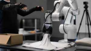 XDOF želi rešiti največje ozko grlo robotike: podatke iz resničnega sveta